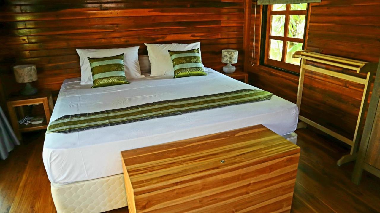 Samui Blue Bird Bed & Breakfast หาดแม่น้ำ ภายนอก รูปภาพ